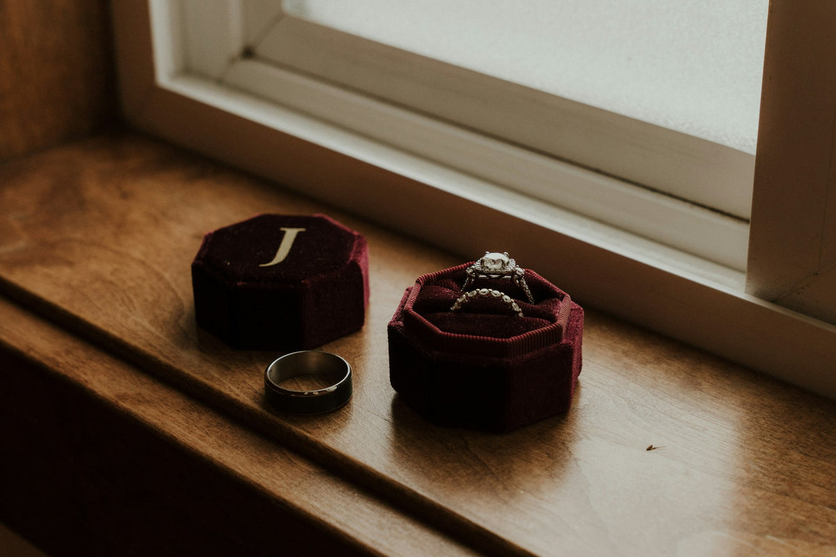 WOMEN'S GOLD WEDDING BANDS IN SCHERERVILLE