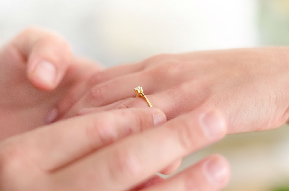 4 Minimalist Engagement Rings an Understated Bride will Fall in Love with