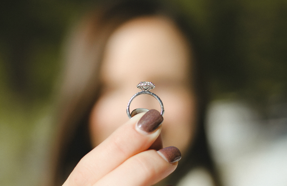 Halo Vs. Solitaire Engagement Rings: How to Choose the Style for You