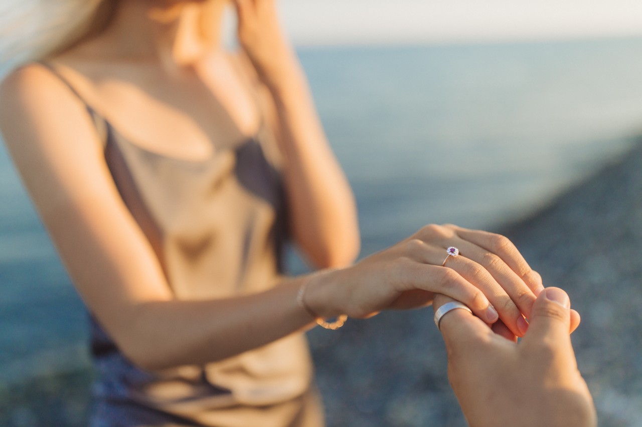 4 Locations and 4 Engagement Rings for Your Unforgettable Summer Proposal