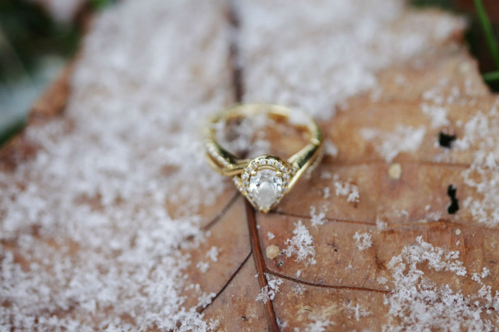 CHARACTERISTICS OF PEAR SHAPE ENGAGEMENT RINGS